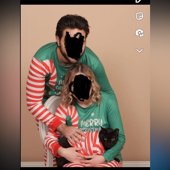 🌸 Matching Christmas pajamas - this listing is for the women’s set size medium - Picture 4 of 5